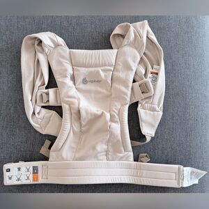 Ergobaby Embrace in cream mesh